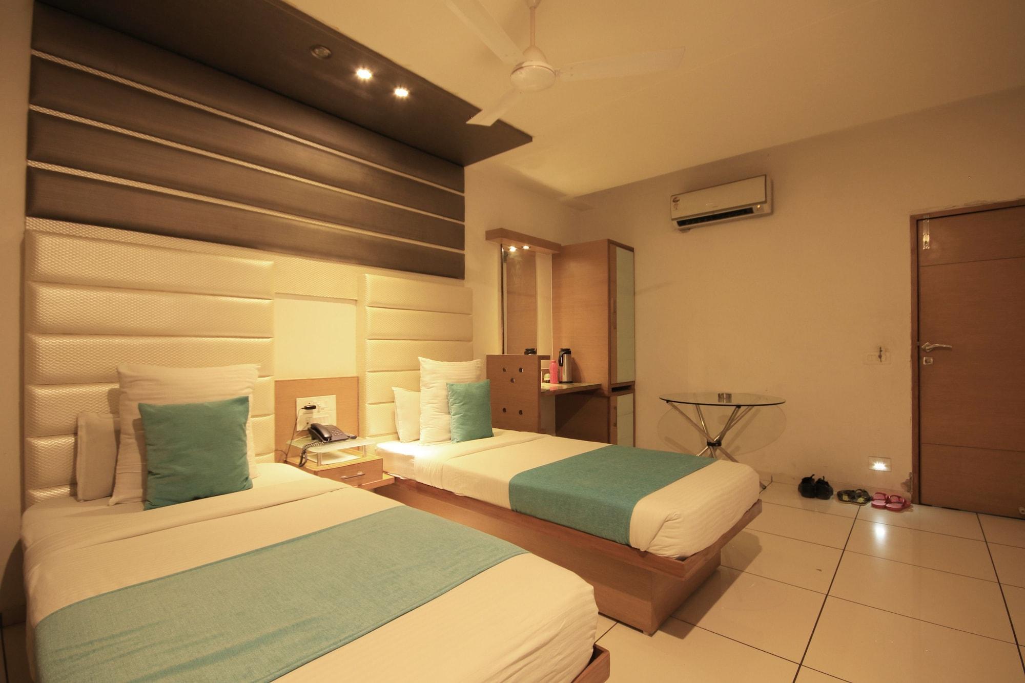 Fabhotel Kadamb Inn アーメダバード エクステリア 写真